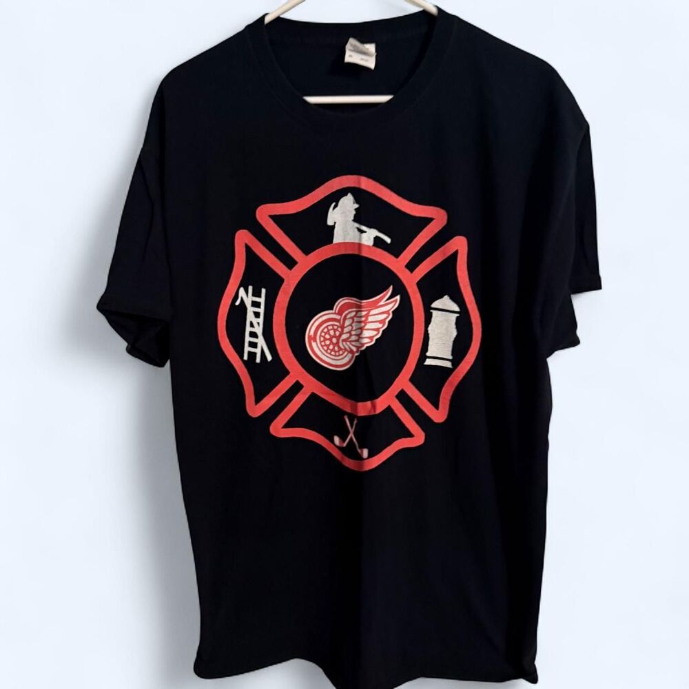 Fruit Of The Loom Tee Men XL Navy Detroit Red Wings Firefighter Shirt